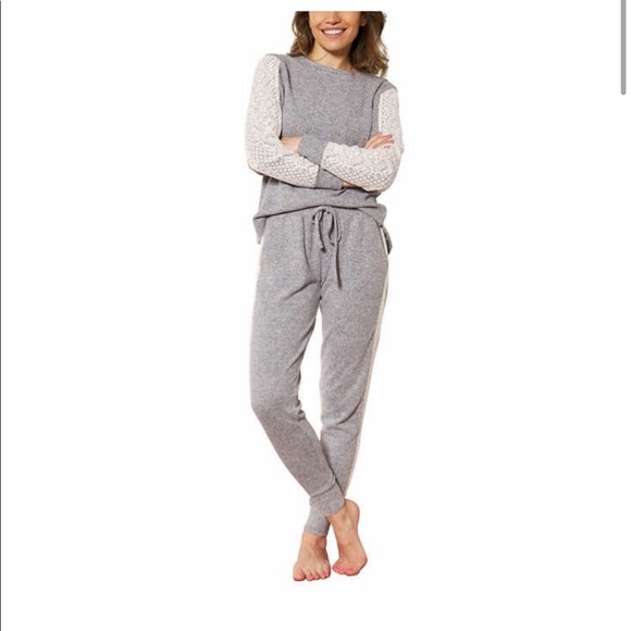 Flora Nikrooz Ladies' Lounge Set EUC - Picture 4 of 5